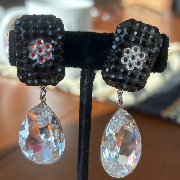 VINTAGE XL CLEAR  TEAR DROP  CRYSTAL SWAROFSKI /BLACK CRYSTAL FLOWER- - Picture 7 of 15